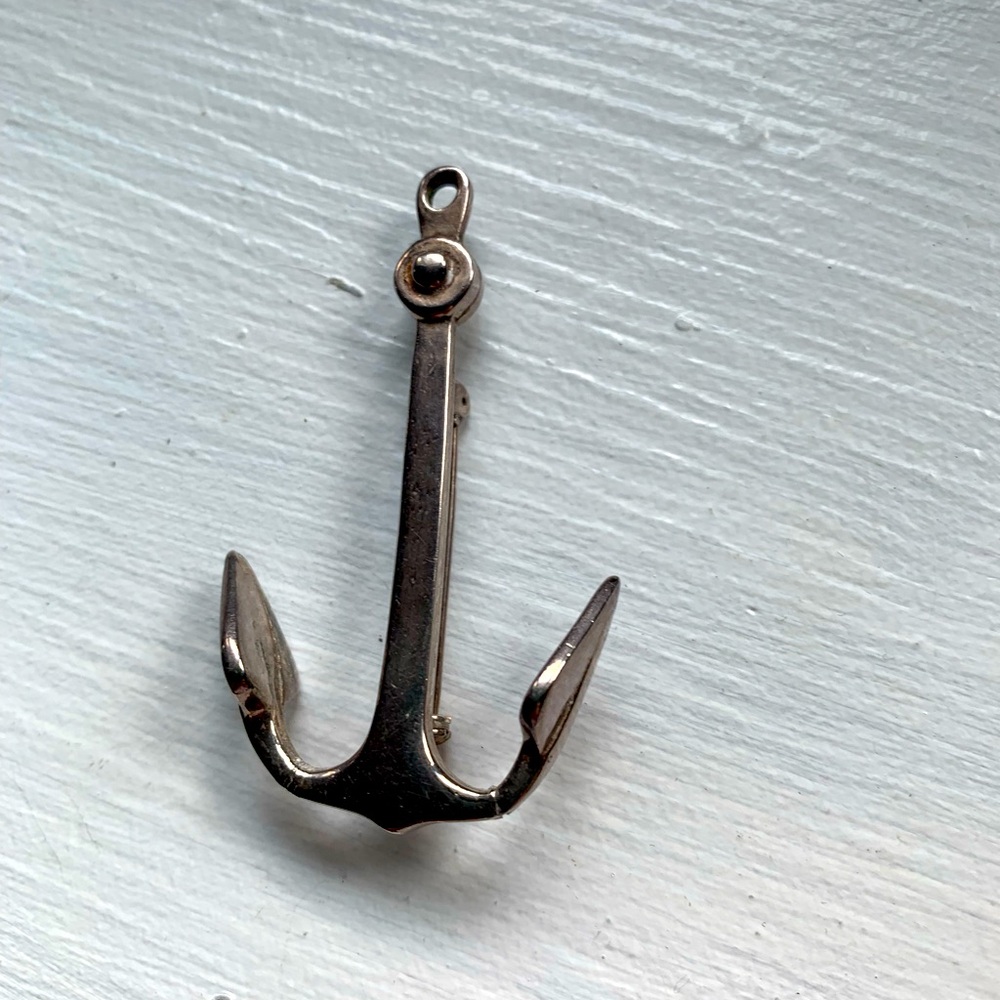 Chic Silver Anchor Pin Vintage